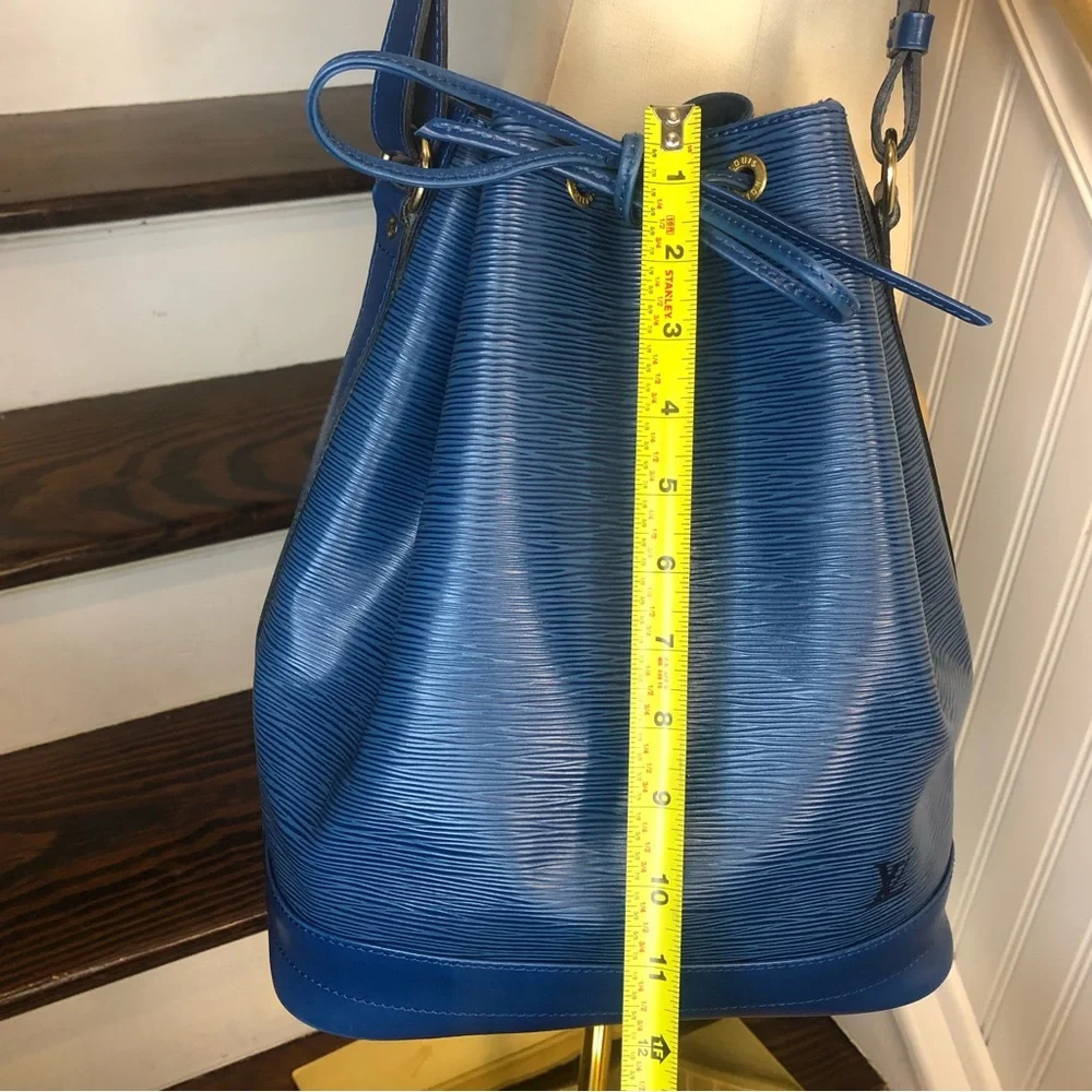 LOUIS VUITTON Epi Leather LV Noe GM Toledo Blue Drawstring Bucket Shoulder Bag